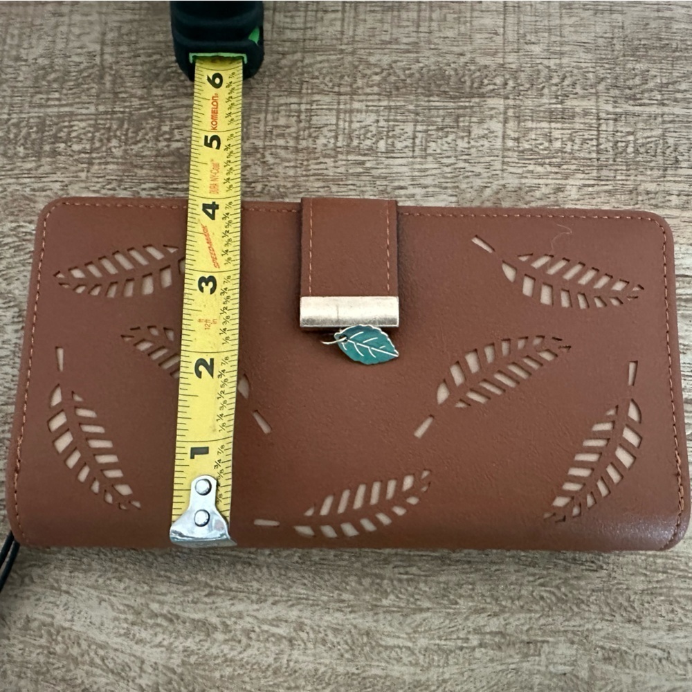 Vagabond Goods Brown Leaf Cutout Wallet | “Sea La Vie” Embossing - Picture 10 of 10